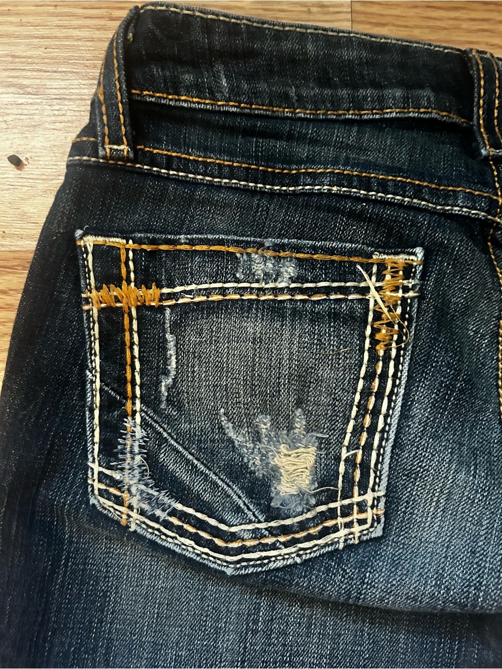 BKE Stella Women’s 25S Dark Wash Bootcut Jeans Distressed Contrast Stitch Y2K - Picture 6 of 7
